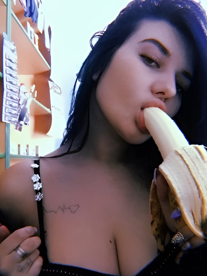 Роза привлекальеная девушка из Сухой лог цена от 10000 руб