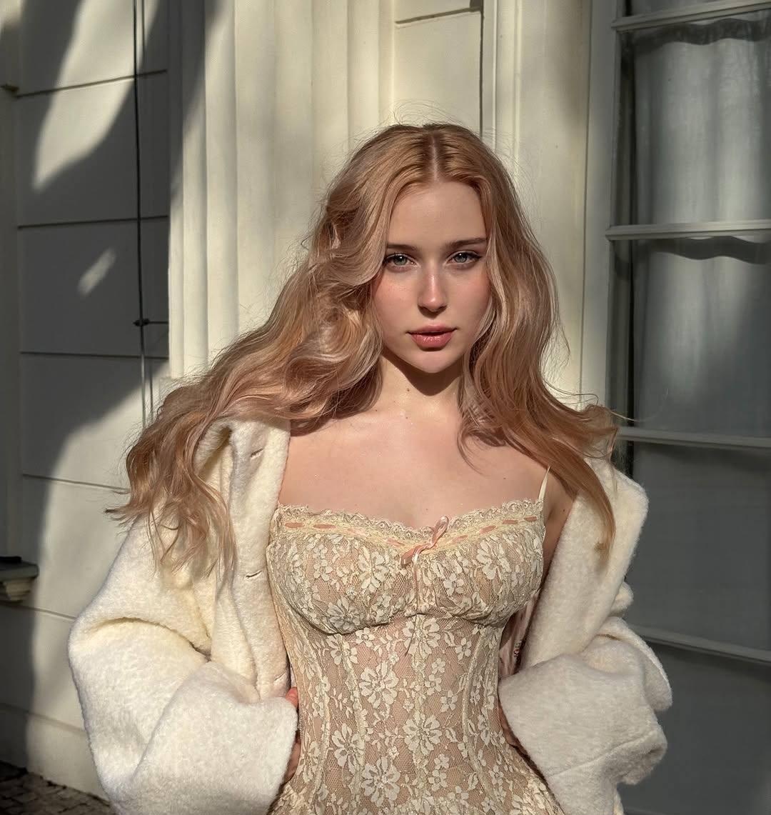 Рита привлекальеная девушка из Сухой лог цена от 7000 руб