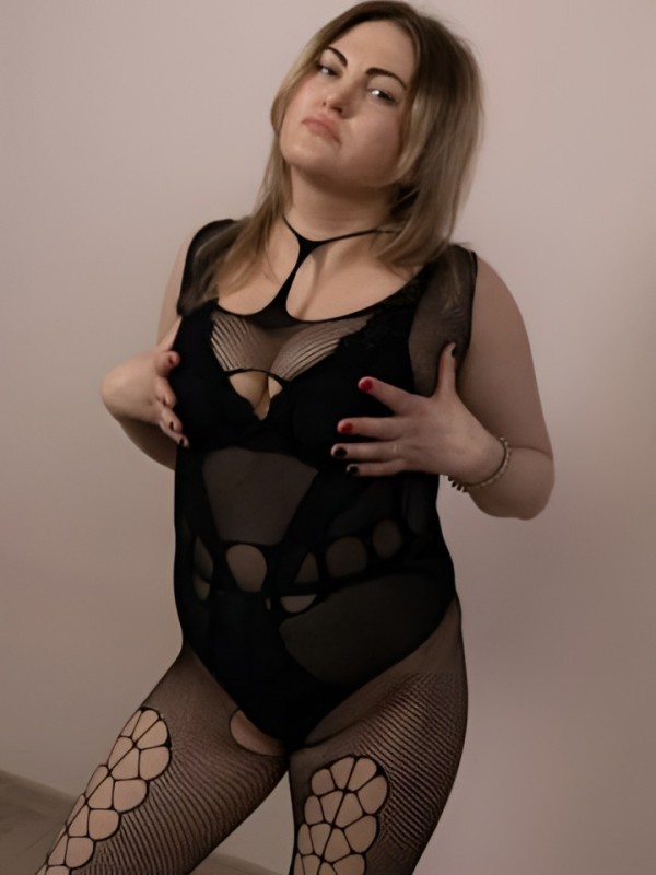 Виктория привлекательная девушка из Сухой лог цена от 4000 руб