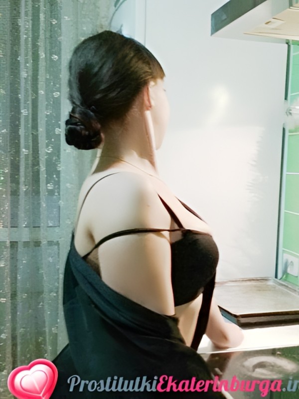 Юстина привлекательная девушка из Сухой лог цена от 4000 руб