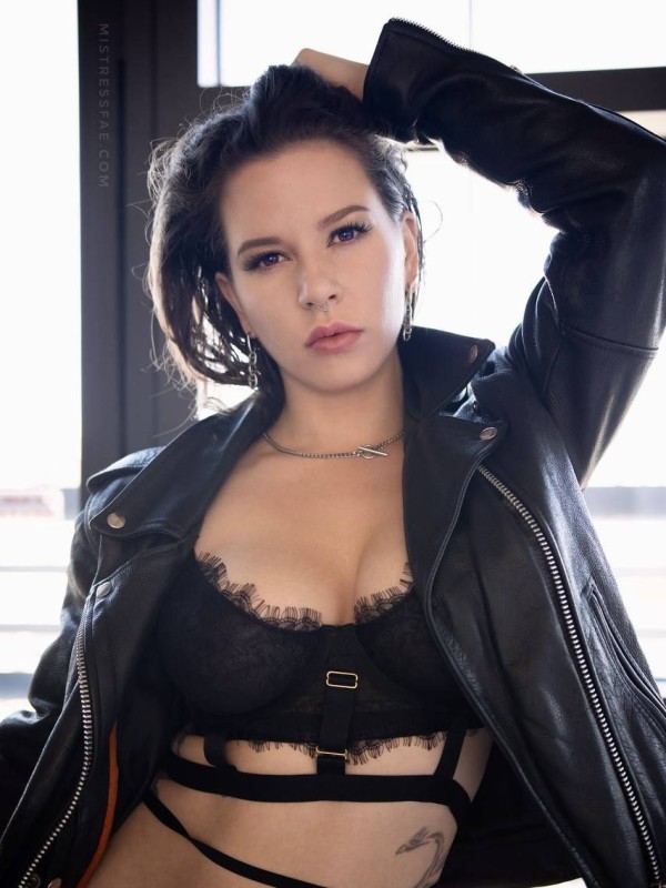 Анна привлекательная девушка из Сухой лог цена от 4000 руб